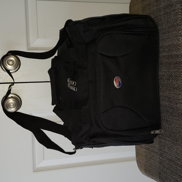 FF 💘🖤💘AMERICAN TOURISTER DUFFLE CARRY-ON SUITCASE TRAVEL LUGGAGE GYM TOTE BAG - Picture 1 of 5